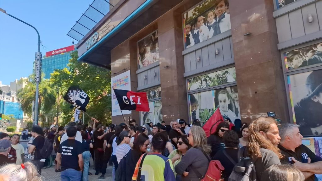 No importa quién gobierne
siempre es el mismo desastre
Escribe: Michael